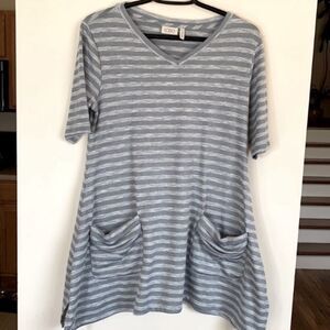 Logo By Lori Goldstein  Short Sleeve Stripped Metallic Grey Tunic Top